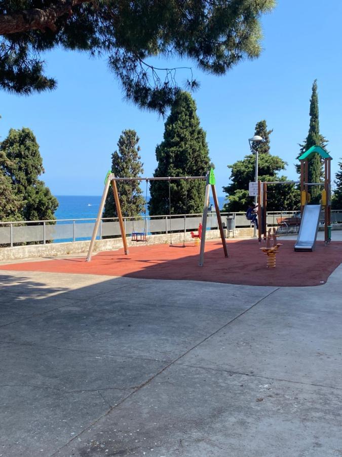 3 Bdrm Apart Near The Sea! Great For Kids! Arenys de Mar Exterior photo